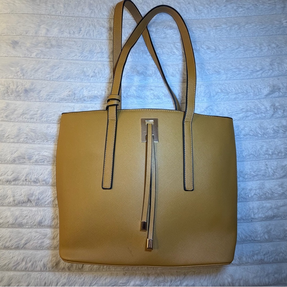 Elegant Tan/Mustard Tote Bag & Wristlet